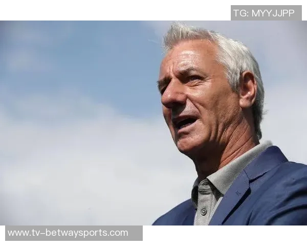 64岁红军名宿拉什与16岁女友订婚焕发新生活激情